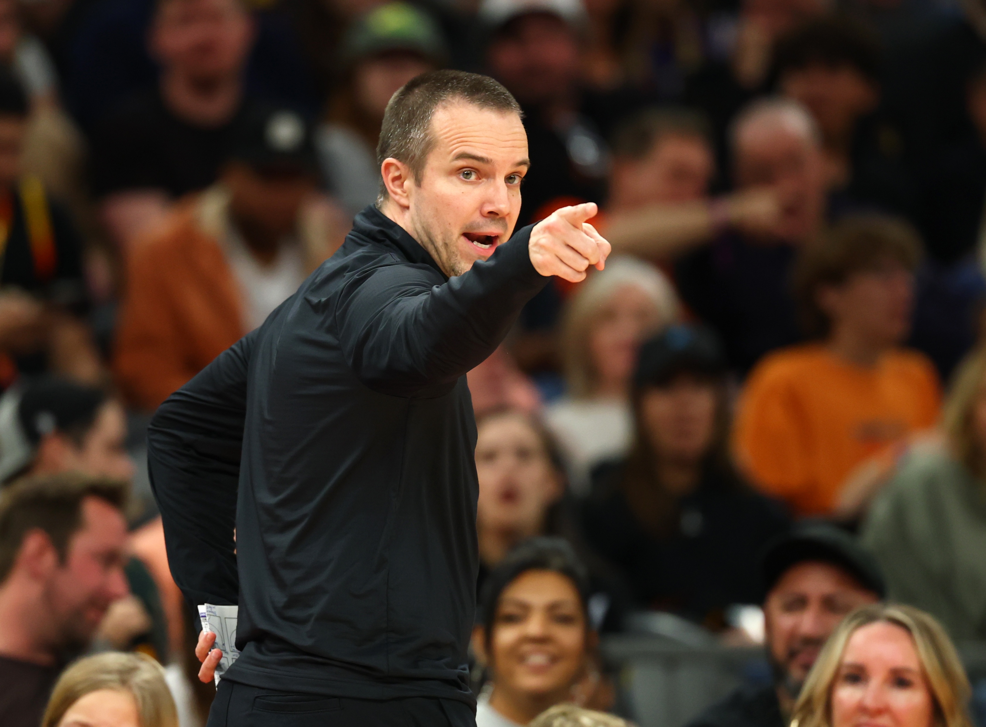 乐鱼官网-奥特：火箭身体对抗明显占优 进入季后赛会缩短轮换要选对人